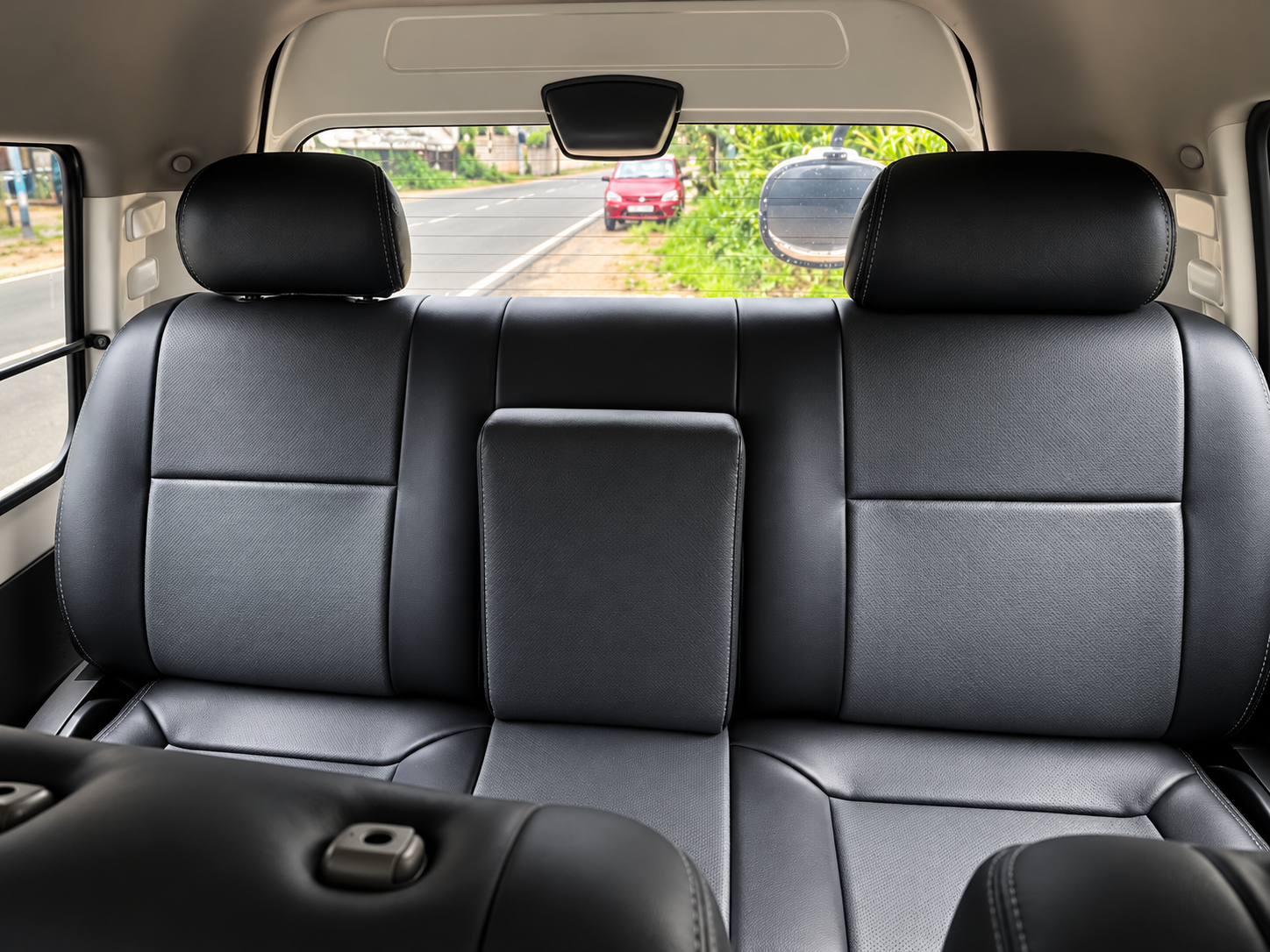 Toyota TownAce Noah interior